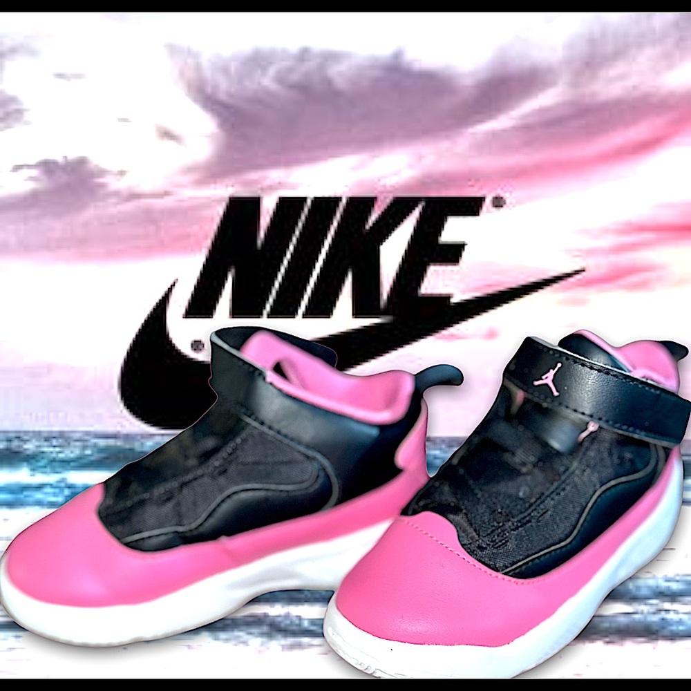 Girls nike air size 9